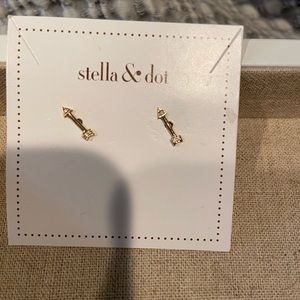 Arrow studs